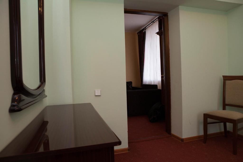 Ялинка Готель Vyshkiv Exterior foto