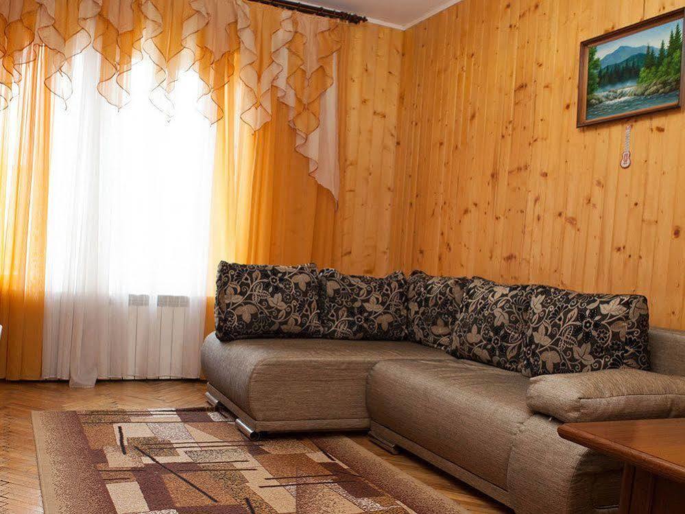Ялинка Готель Vyshkiv Exterior foto